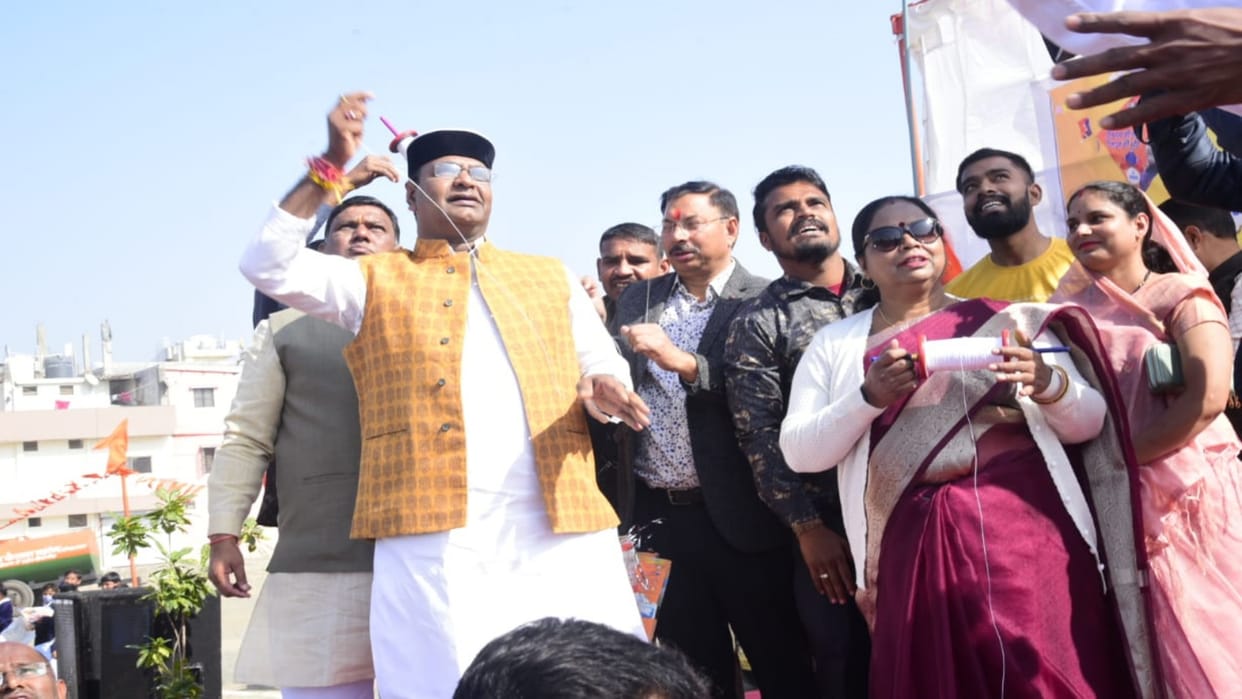 Bhopal News On Makar Sankranti Bhopal Mayor Malti Rai caught the pulley