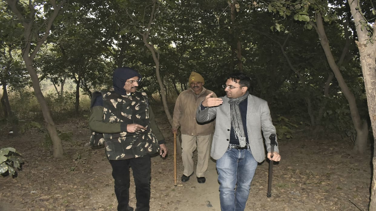 Meerut News: leopards caught in CCTV Cemra and panic has spread in the City