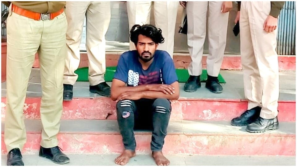 Minor student and his companion threatened to shoot teacher in Pratapgarh