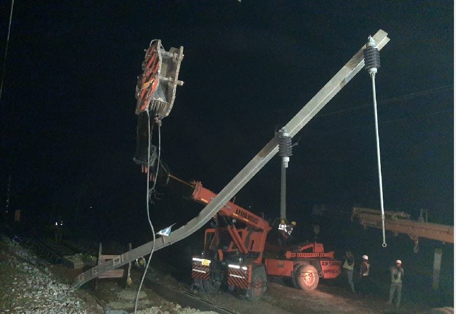 Senior section engineer and technician suspended in Rajdhani train accident case in mirzapur
