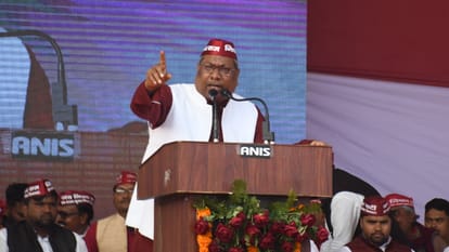 निषाद पार्टी के राष्ट्रीय अध्यक्ष डॉ. संजय निषाद