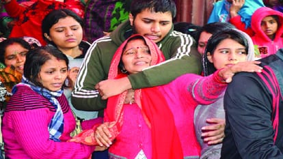 BSF jawan merged with Panchatatva with military honors chants of Mother India echoed