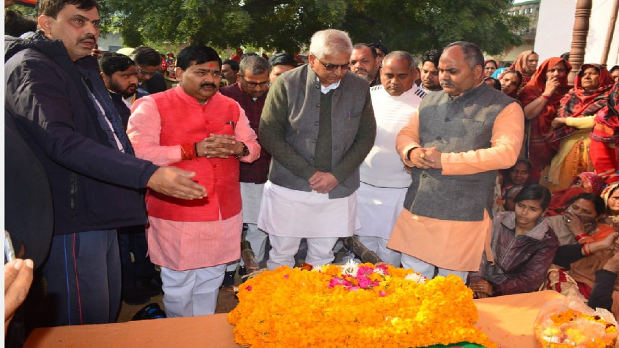 BSF jawan merged with Panchatatva with military honors chants of Mother India echoed