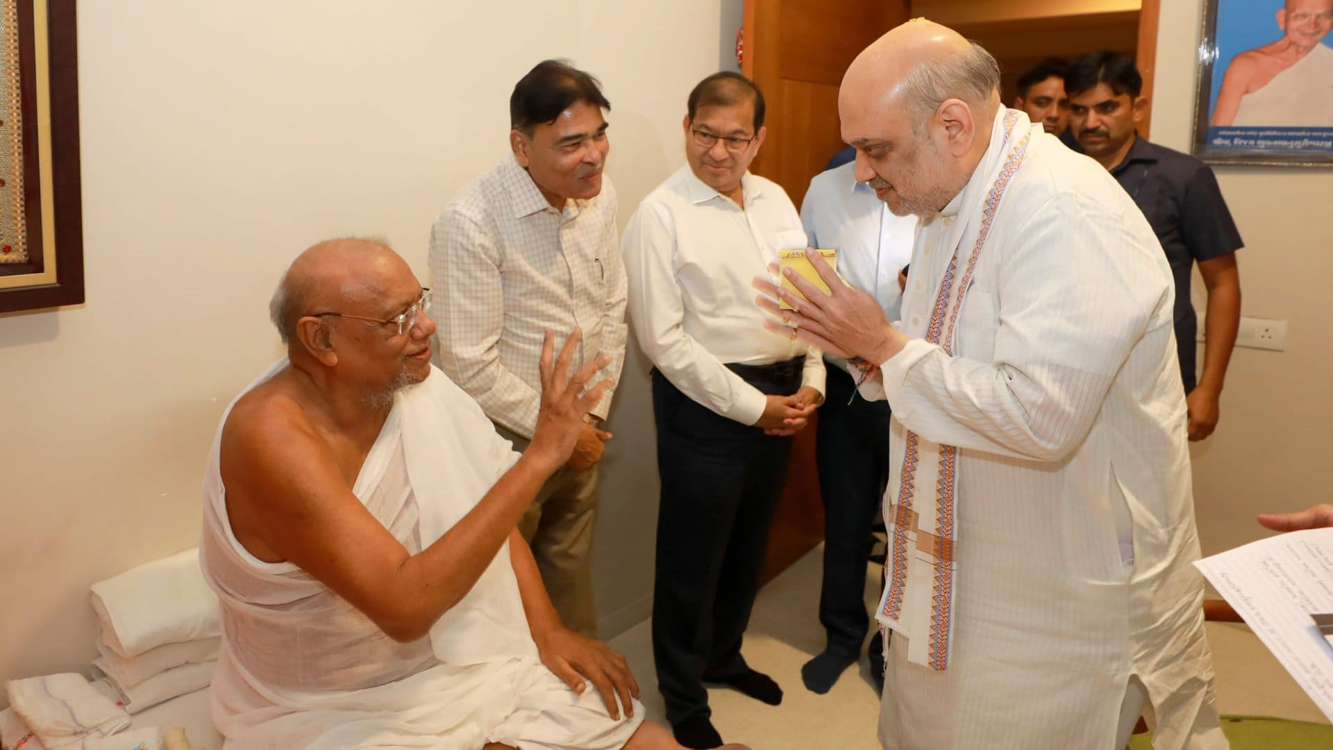 Bhagwat visits exhibition organized to mark Jain spiritual leaders new book launch