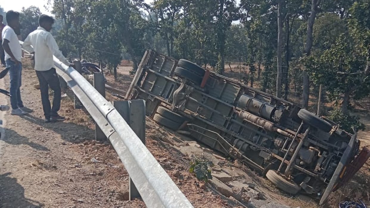 bike rider killed, two injured in collision with mini truck in korba