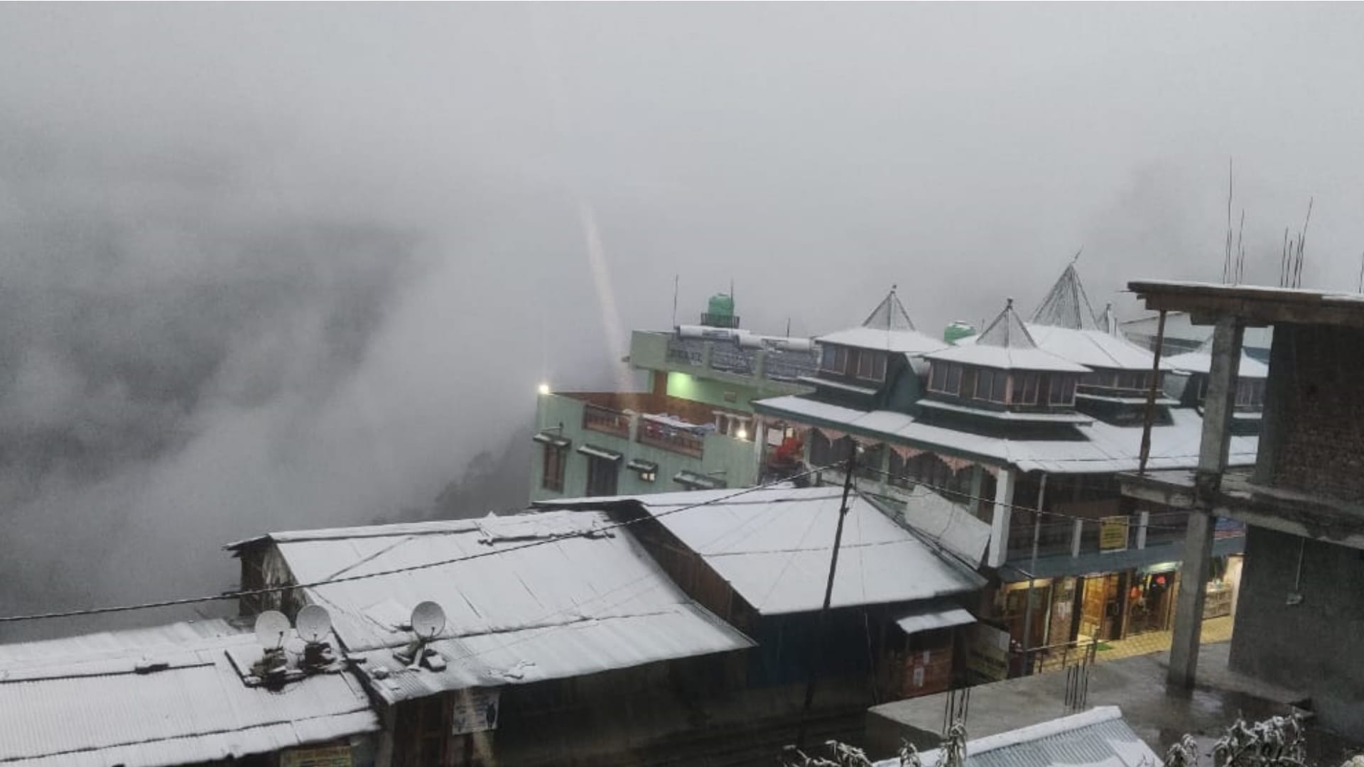 Uttarakhand weather News Snowfall in uttarakhand Char Dham badrinath kedarnath yamunotri watch photos