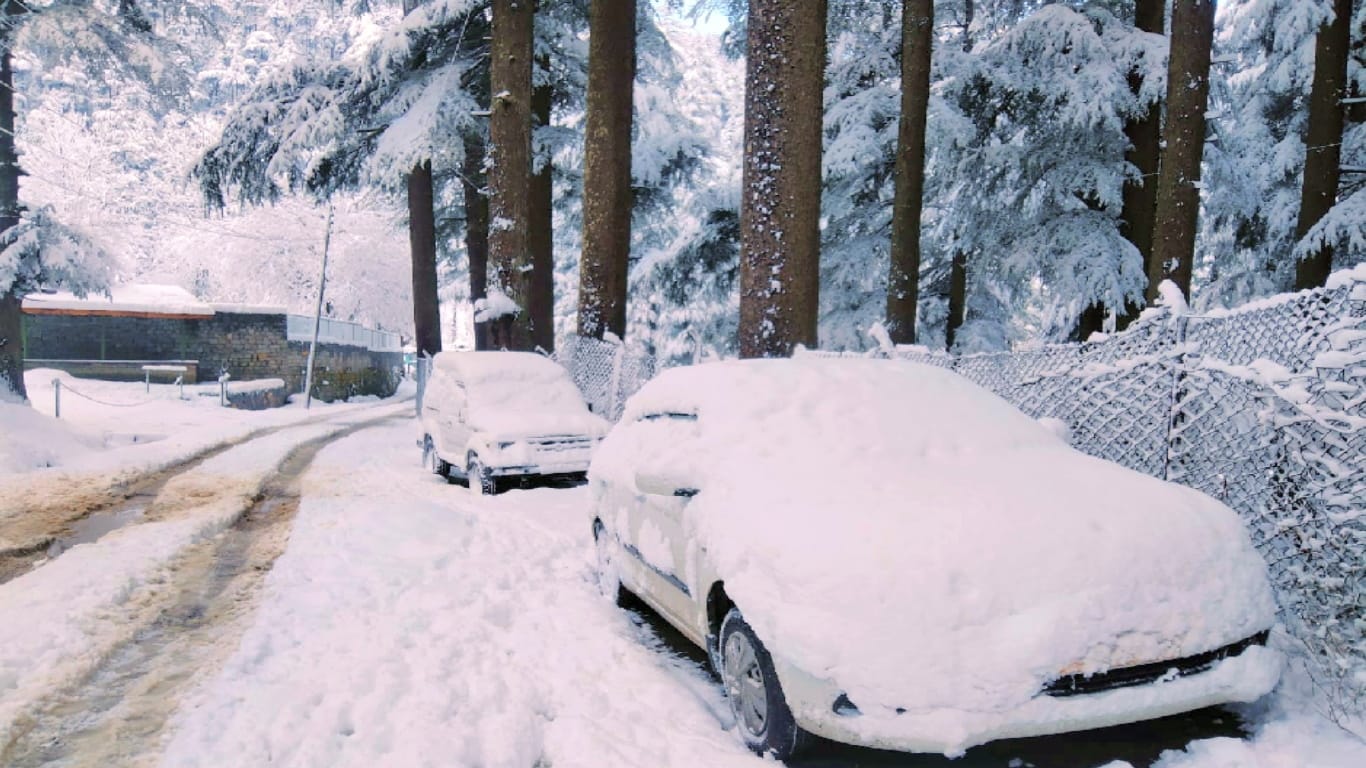 Himachal Weather update, Snowfall in Manali, Narkanda, Kinnaur, 276 roads and 172 transformers closed