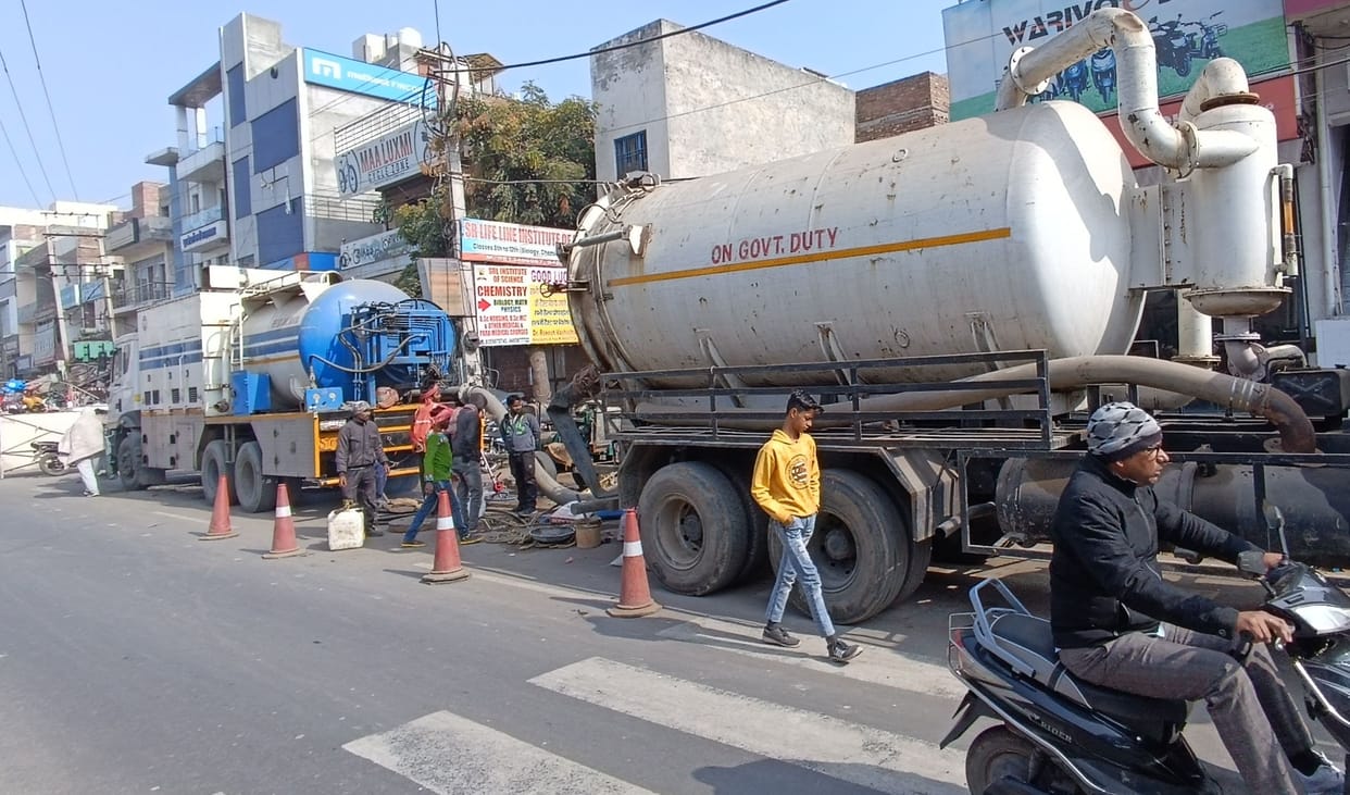 Stopped the work of opening the main sewerline blockage at Haluwas Gate
