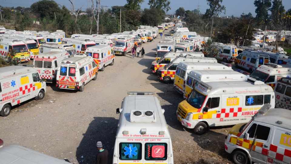 Demonstration of 108 ambulance personnel continues in Punjab