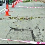 ताजमहल से किला के बीच धंसी सड़क।