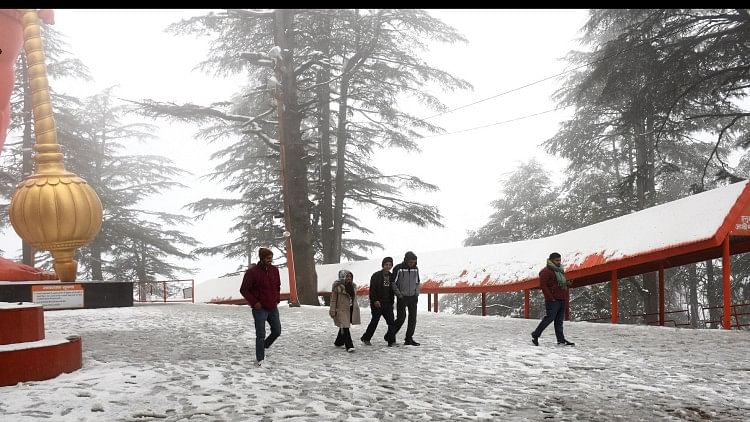 Snowfall in Shimla... Now cold winds will blow...