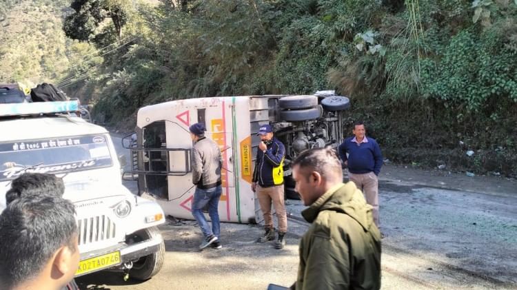 बस दुर्घटना