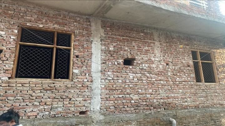 हत्या के बाद इसी घर में दबाया शव