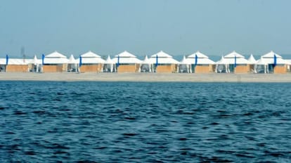 Tent City: देव दीपावली से पहले गंगा पार रेती पर सजेगी टेंट सिटी, 15 नवंबर से तैयार किए जाएंगे कॉटेज Before Dev Diwali, a tent city will be decorated on the sand across the Ganga