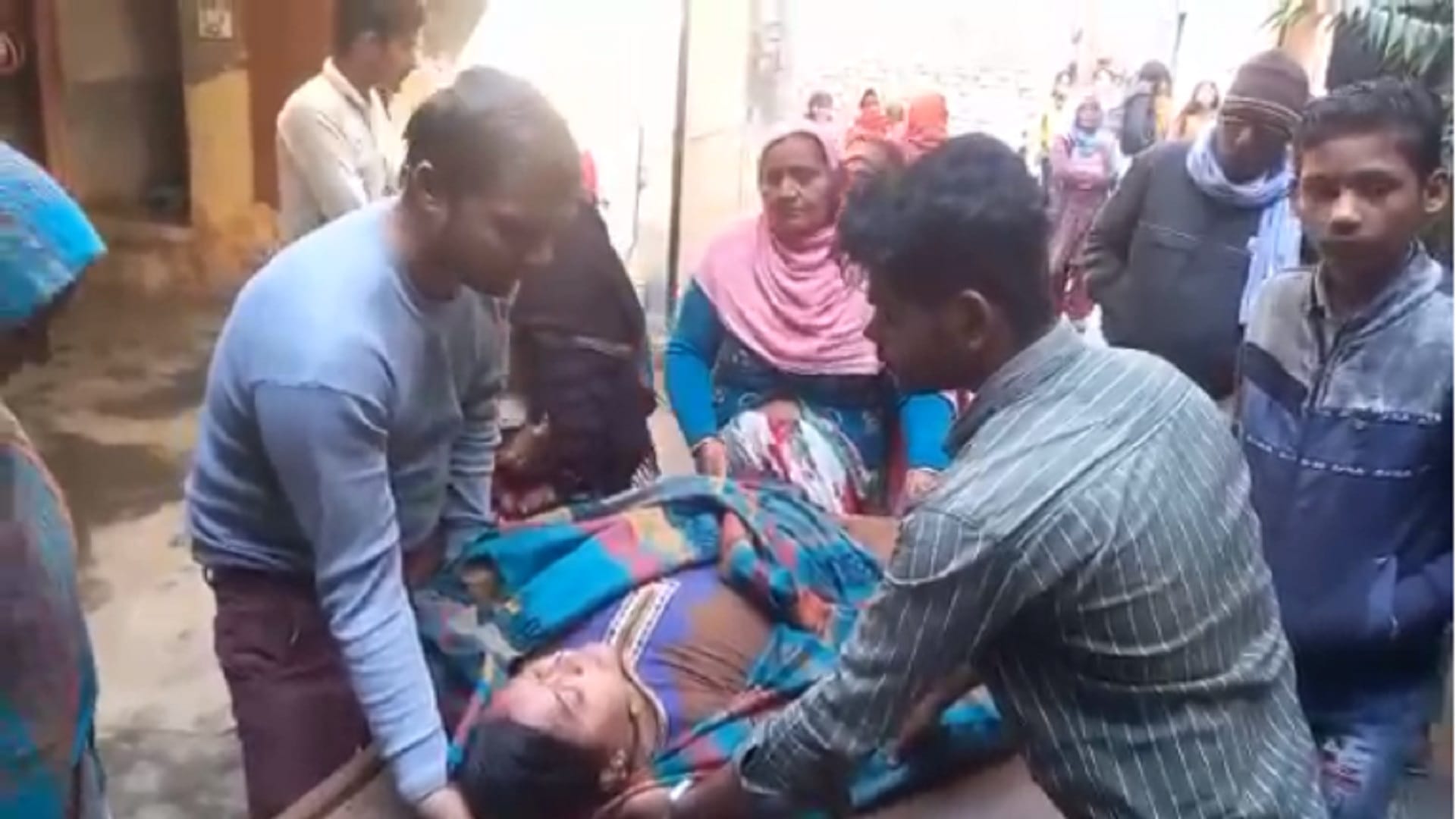Baghpat: caught fire in house of constable by gas cylinder, loss of one lakh rupees, see photos