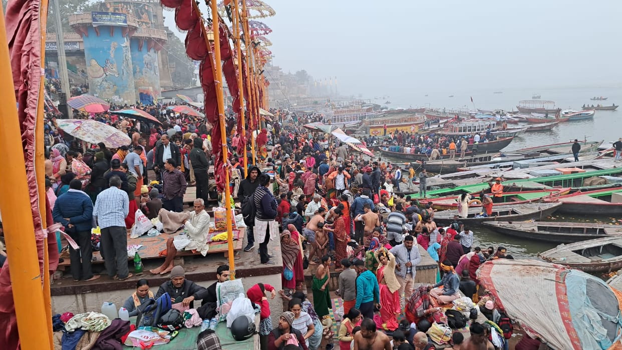 Ganga bath in pictures: Lakhs of people thronged the Ghats of Kashi, people taking holy dip since dawn