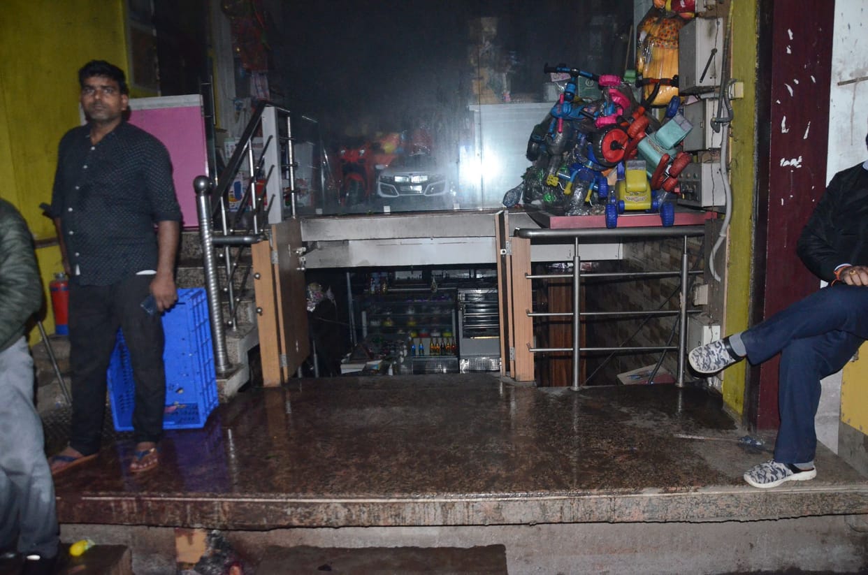 Fire in bakery shop due to short circuit, loss of three lakhs