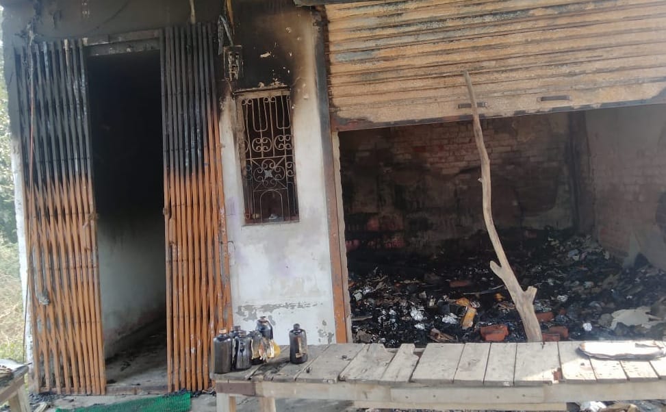 gonda,fire,shop