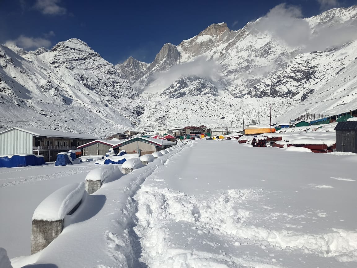Uttarakhand weather Snowfall News Today Snow Covered Kedarnath Beautiful Visuals