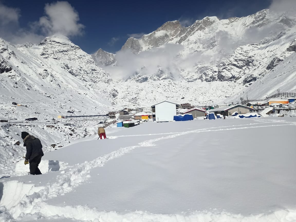 Uttarakhand weather Snowfall News Today Snow Covered Kedarnath Beautiful Visuals