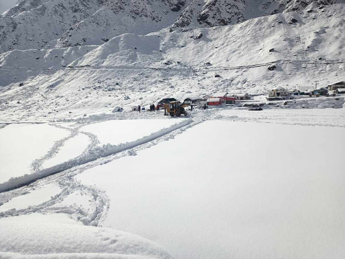 Uttarakhand weather Snowfall News Today Snow Covered Kedarnath Beautiful Visuals