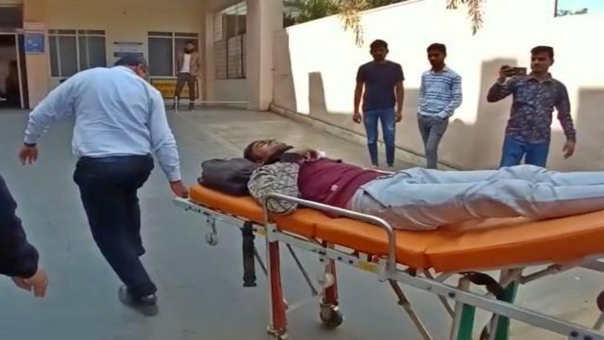 MP News Two Died more than 12 injured after bus overturned on Indore-Ichhapur highway