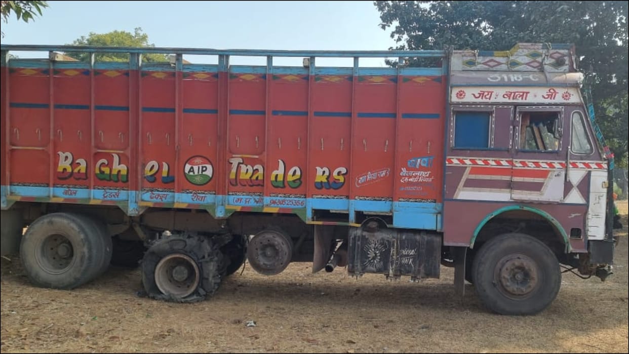 mp police rescue 31 cattle illegally transported from truck in shahdol accused escaped