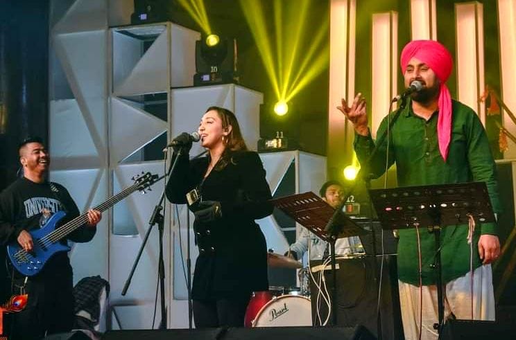Famous artist IB Singh spread magic with his voice
