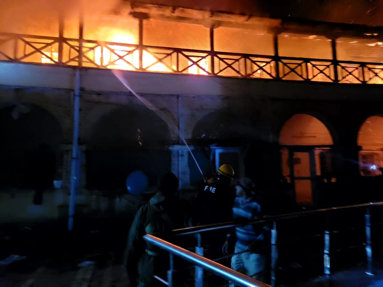 fire in army residential complex Almora Uttarakhand news in hindi