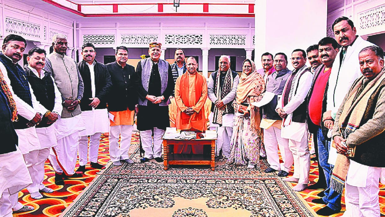 CM Yogi reviewed development works of Gorakhpur division with MPs and MLAs