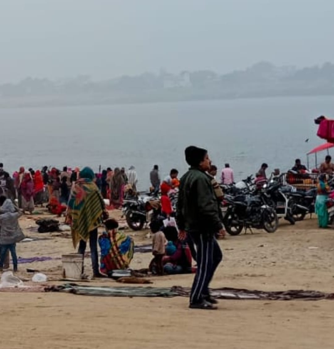Ganga bath in pictures: Lakhs of people thronged the Ghats of Kashi, people taking holy dip since dawn