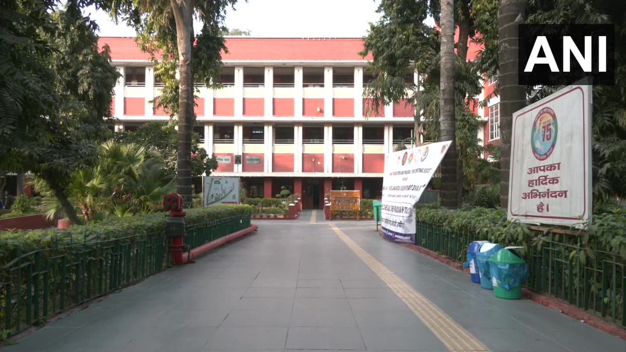Ban on eating non-veg in Hansraj College