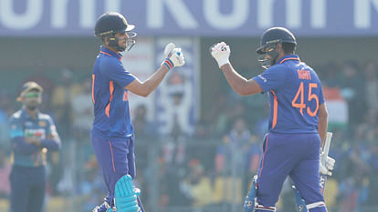 IND vs SL: Indian players surprised watching Shreyas Iyer Spin bowling, Rohit surprised at Kohli six; Photos