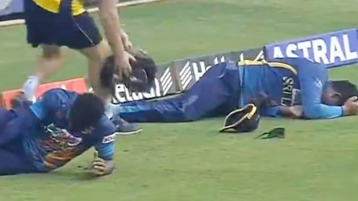 IND vs SL 3rd ODI: Sri Lanka fielders Vandersay, Ashen Bandara went on Stretcher after collision;Video