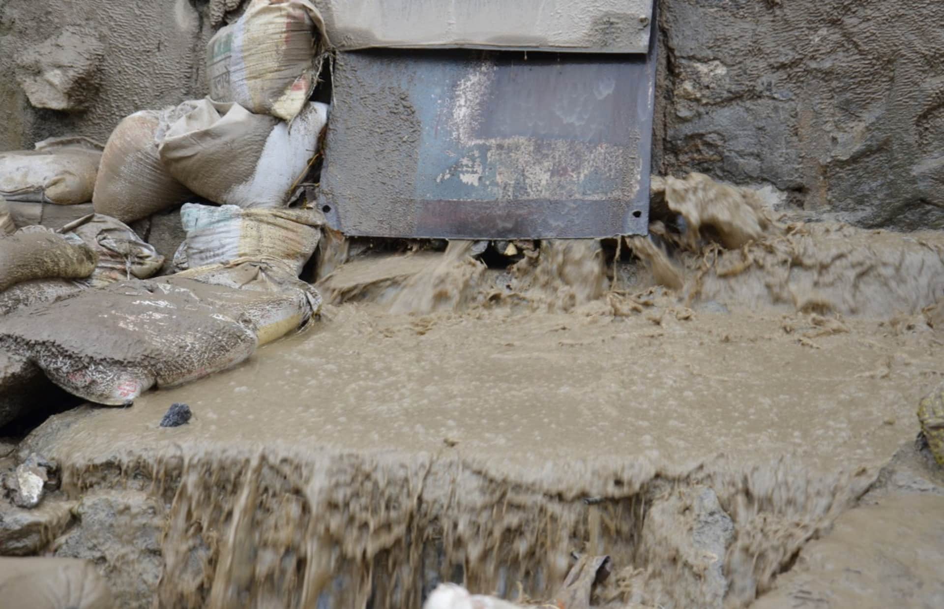 Joshimath Is Sinking water stream burst again on Joshimath Narasimha temple road Uttarakhand news in hindi