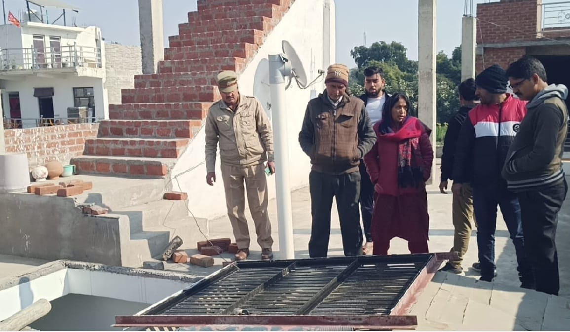 Two lakh sixty thousand stolen from teacher couples house in kannauj
