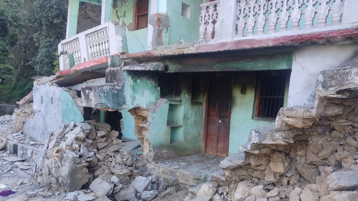 Landslide in Rudraprayag Maroda village due to tunnel construction 45 families of left ancestral houses