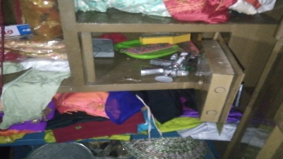Miscreants committed robbery in two houses in one night in bareilly