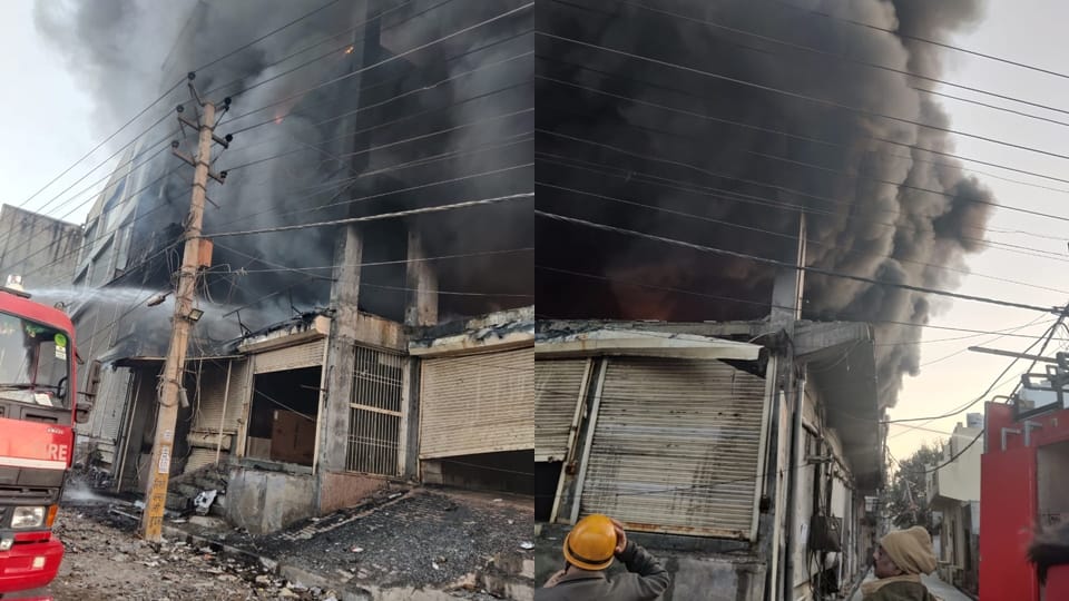 fire broke out in a building in mundka delhi