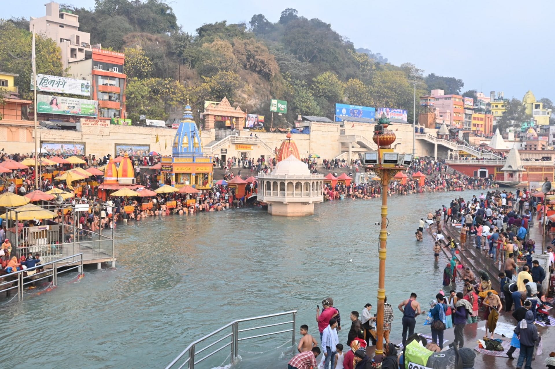 Makar sankranti 2023 ganga snan in Haridwar second day huge crowd of devotees uttarakhand Watch photos