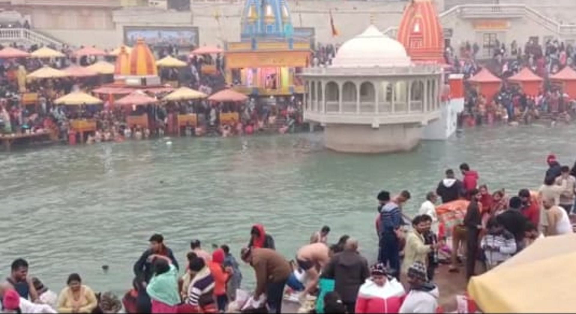 Makar sankranti 2023 ganga snan in Haridwar second day huge crowd of devotees uttarakhand Watch photos