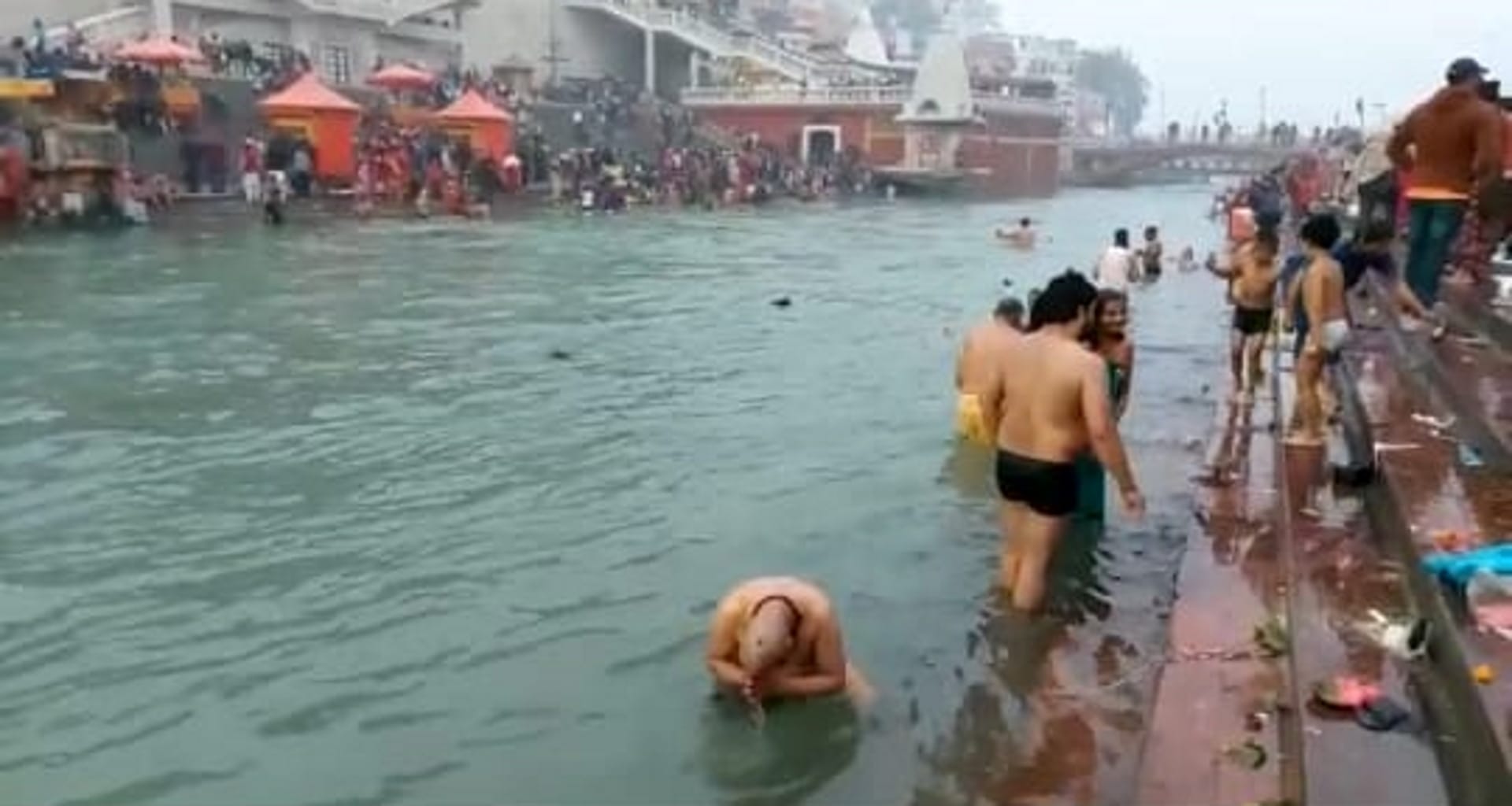 Makar sankranti 2023 ganga snan in Haridwar second day huge crowd of devotees uttarakhand Watch photos