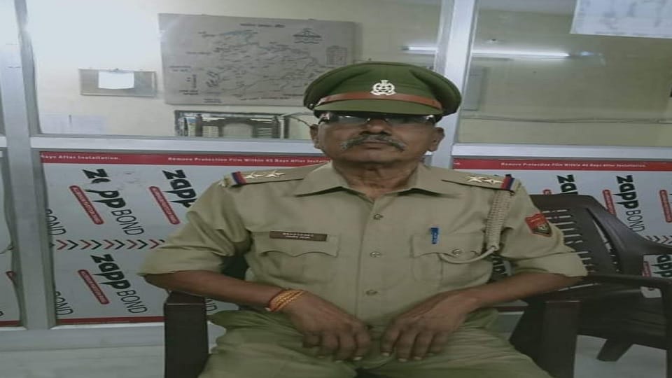 Jhansi Inspector died of heart attack Umaid Lal posted security court Banda