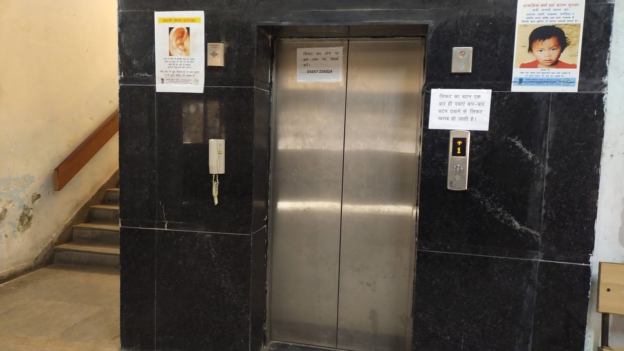 Attendant trapped in civil hospital lift for 20 minutes