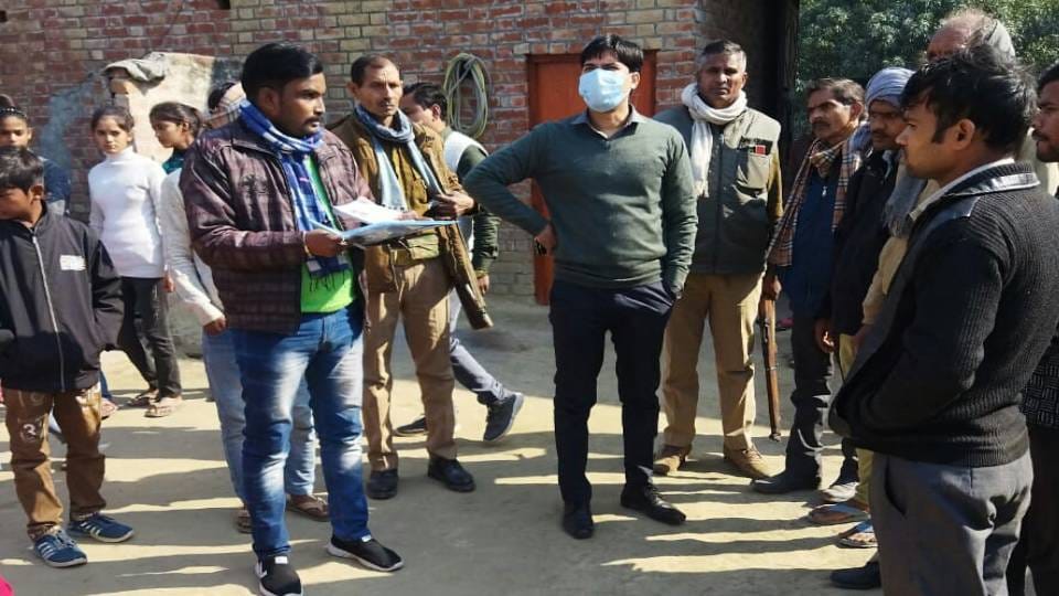 three died due to collapse of wall while digging foundation and Father condition is critical in Kasganj