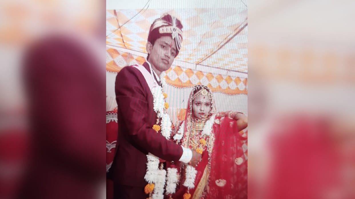 Moradabad Crime News Couples dead body found in room in Majholas Gayatri Nagar