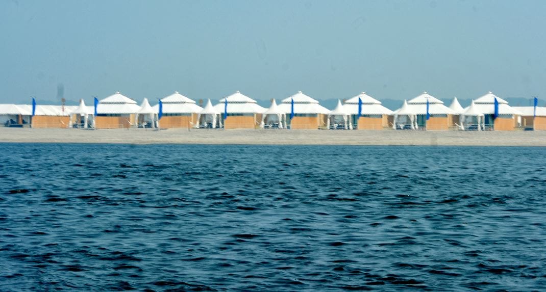 Before Dev Diwali, a tent city will be decorated on the sand across the Ganga