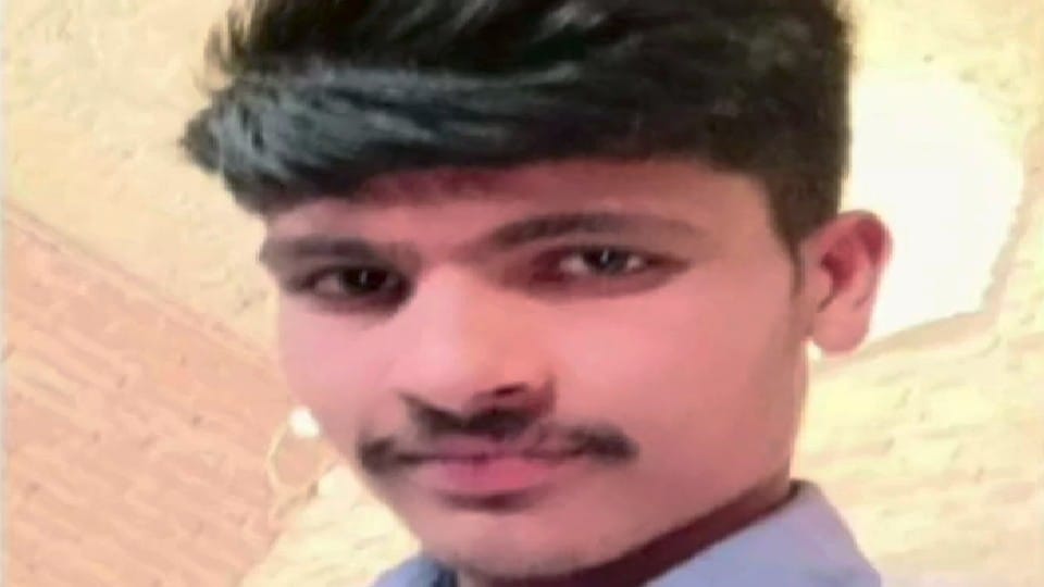 Youth died after fell from tractor while trying to take selfie in bareilly