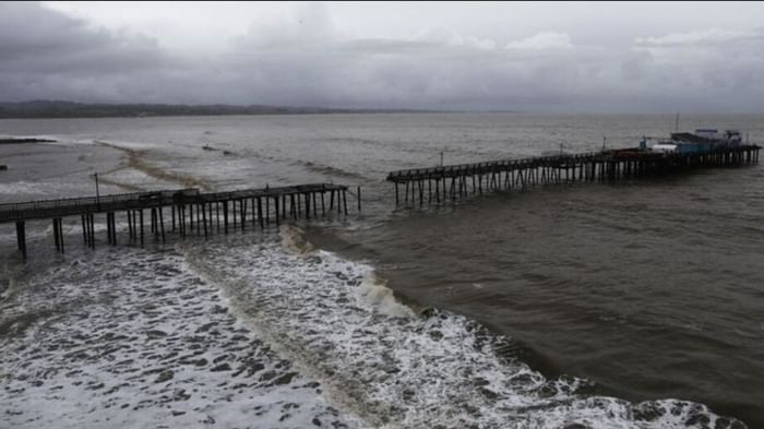 अमेरिका में बाढ़ से हाहाकार