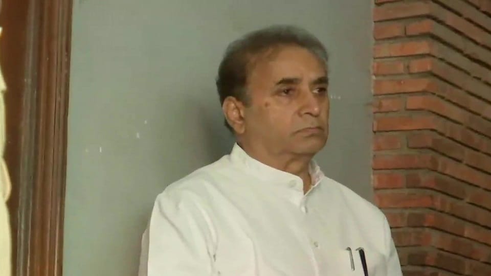 Anil Deshmukh said that  ajit pawar should have left dais or corrected PM after criticism of Sharad Pawar